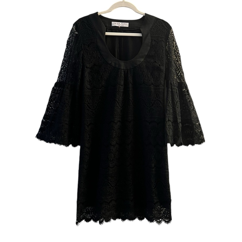 Trina Turk Black Lace Bell Sleeve Scoop Neck Shift Mini dress.